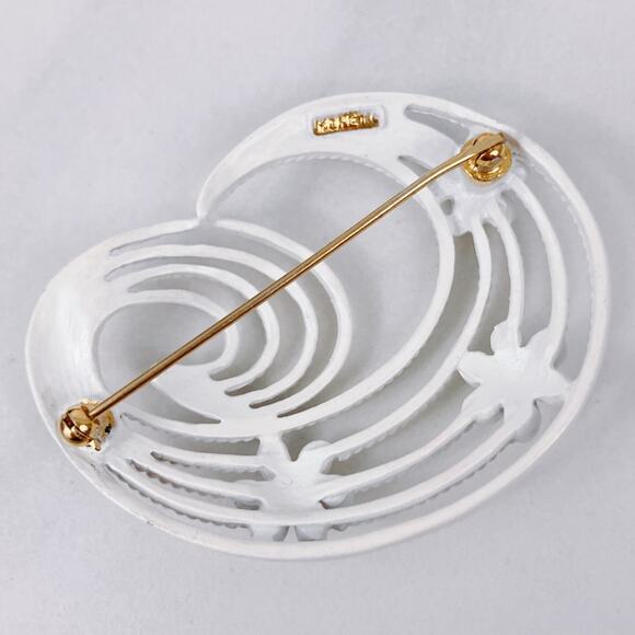 Unusual Signed Monet 1960s VTG White Enamel Floral Swirl Brooch Gold Tone Pin - Picture 6 of 8